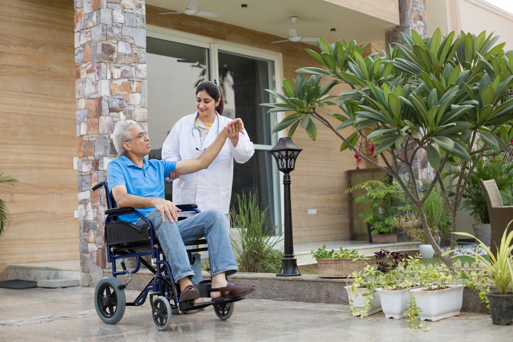 Deciding Home Care v/s Assisted Living for Seniors